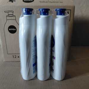 Lotion corporelle Nevia Extra White Nourrissante Nuit 350ml pour un éclaircissement sain et lumineux, avec sérum à l'acide hyaluronique - Product Image 3