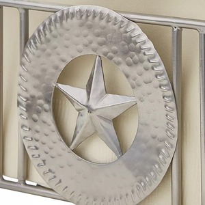 Anillo para Servilletas de Metal Plateado Martillado con Estrella de Cinco Puntas - Product Image 2