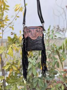 กระเป๋าถือโทรศัพท์มือถือแบบขายส่ง หนังวัวแท้ แต่งขนเฟอร์ ขอบหนังแกะสลักลายด้วยมือ กระเป๋าสะพายข้างขนาดเล็ก กระเป๋าคล้องมือ กระเป๋าสะพายไหล่ - Product Image 5