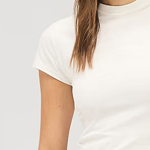 Ropa de Verano de Alta Calidad con Costuras Uniformes, Sensación Flexible, Camiseta Corta Informal para Mujer en Color Sólido, Asequible - Product Image 3