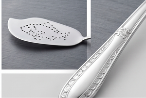 Juego de cuchillo y tenedor para pastel de acero inoxidable estilo vintage con acabado plateado, ideal para bodas y celebraciones elegantes. - Product Image 2