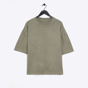 เสื้อยืดครอปทรงโอเวอร์ไซส์ผ้าหนังกลับสำหรับผู้ชาย เนื้อผ้านุ่ม พรีเมียม แขนสั้น เสื้อยืดเปล่า รับสกรีนโลโก้ OEM สไตล์เรโทร ทรงบ็อกซี่ เสื้อผู้ชาย - Product Image 2