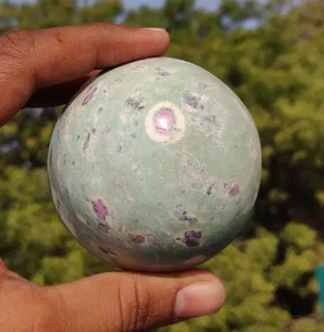Esfera de Cristal de Fuchsite con Rubí Natural, Piedra Pulida para Decoración del Hogar, Regalo de Feng Shui - Product Image 4