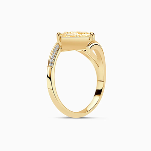 Bague unisexe Krishnavii KR 220 en or jaune 18 carats, forme cerf-volant, diamant jaune fantaisie, design torsadé, luxe, certifiée IGI - Product Image 2