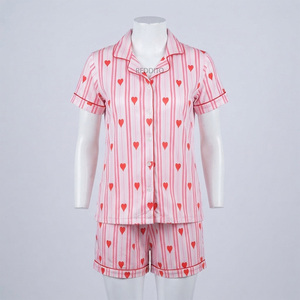 Ensemble pyjama et short de détente rose en satin de coton écologique respirant à col en V et taille élastique pour femme - Product Image 1