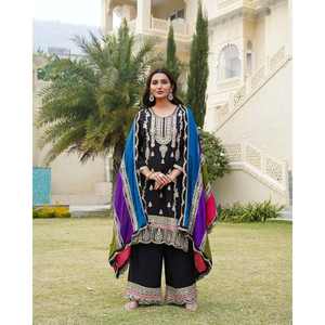 Magnifique Salwar Kameez en coton pour les occasions spéciales, avec haut, bas et dupatta. - Product Image 6