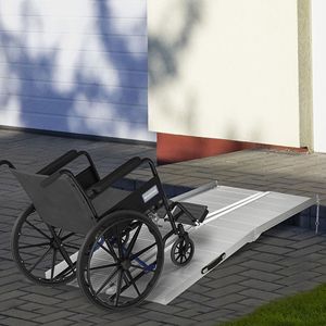 Rampa Pieghevole Portatile in Alluminio Argento da 1,8 m per Sedia a Rotelle, Facile Accesso per Scale e Porte - Product Image 1