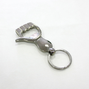 Llavero Abridor de Botellas de Metal Personalizado con Baño Electrolítico en Oro y Plata para Regalos Promocionales - Product Image 2