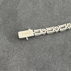 Bracelet tennis personnalisé en argent sterling 925 avec moissanite certifiée taille émeraude et forme ronde, style diamant - Product Image 3