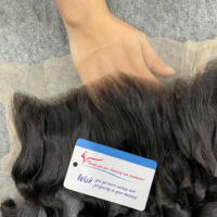 Produit phare : Perruque frontale HD 13x6 en cheveux humains vietnamiens 100% naturels, bouclés et volumineux, avec dentelle invisible et ligne de cheveux naturelle, prête à être expédiée