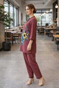 ชุดเซ็ตสีแดงเลือดหมูคุณภาพสูงสำหรับผู้หญิง แขนสั้น ราคาประหยัด เหมาะสำหรับใส่ในชีวิตประจำวันและงานปาร์ตี้ - Product Image 2