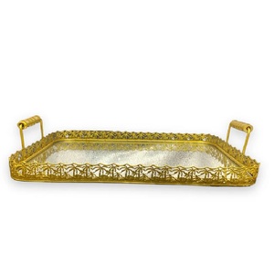 Bandeja Decorativa Rectangular de Alta Calidad Chapada en Oro con Patrón Floral Grabado y Asas, Diseño Tradicional para Decoración del Hogar - Product Image 3