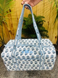 Sac de voyage matelassé élégant et spacieux, léger, en coton doux, pour femmes, idéal pour les vacances, les affaires et le quotidien - Product Image 2