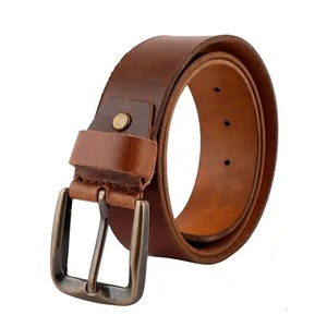 Ceinture pour homme en cuir véritable avec boucle à ardillon carrée dorée, ceinture classique en cuir pleine fleur pour tenue habillée ou décontractée, pour jeans, texture marron - Product Image 1