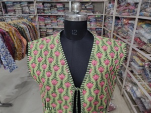 Chaleco de Algodón con Estampado Floral para Mujer, Cuello en V, Sin Mangas, con Lazos, Diseño de Bolsillos con Parches, Color Verde y Rosa, Temporada de Primavera, REGALO - Product Image 4