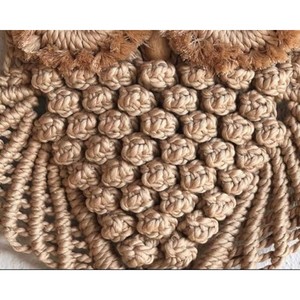 Décoration murale en macramé en jute artisanale avec accents en céramique - Vente en gros - Product Image 3