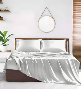 Ensemble de draps en satin argenté élégant avec taies d'oreiller douces, collection de literie moderne de luxe pour la chambre à coucher - Product Image 4