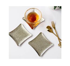 Ensemble de sous-verres ronds en laiton massif de luxe avec finition martelée moderne, résistants à la chaleur, écologiques et durables - Product Image 1