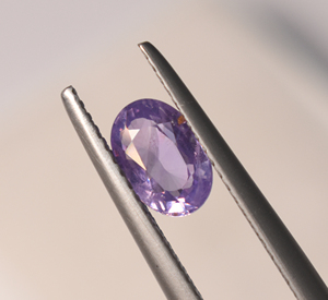Saphir violet rare 1,15 carats, forme ovale 7,4x5x3,5 mm, fabrication de bijoux, forme ovale, saphir en vrac, pierre violette - Product Image 5
