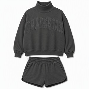 ชุดเสื้อสเวตเชิ้ตคอเต่าผ้าฟลีซ Trackstar สำหรับผู้หญิง พร้อมกางเกงขาสั้น สไตล์สตรีทแวร์ รุ่น TS-SET-060 - Product Image 1