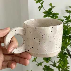 แก้วเซรามิกทำมือ ลายจุดด้านสไตล์วาบิซาบิ สำหรับใช้ในบ้าน - Product Image 1