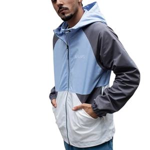 เสื้อผ้ากีฬา OEM แบบมีฮู้ด สไตล์เกาหลี ตกแต่งด้วยผ้าแบบ Patchwork ชุดแจ็คเก็ตและกางเกงสตรีทแวร์ ฮิปฮอป แฟชั่นโอเวอร์ไซส์ ผ้าไนลอน - Product Image 1