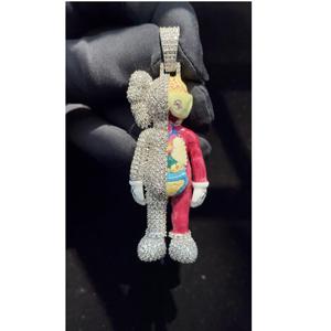 จี้ห้อยคอ KAWS สไตล์ฮิปฮอปแบบ 3 มิติ ประดับเพชรโมอิสซาไนต์สี VVS/D เงินแท้ 925 ผลิตในอินเดีย ราคาดีที่สุด สินค้าขายดี - Product Image 1
