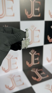 จี้ตัวอักษร MOE คอลเลคชั่นเครื่องประดับชั้นดี จี้มอสซาไนต์ประดับเพชรเต็มตัวอักษร  ทำจากเงินแท้ 925 - Product Image 2