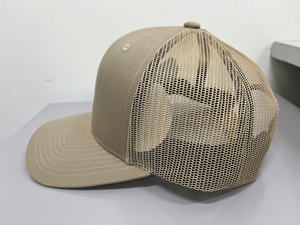 Gorras Trucker Curvas Injae Vina de 6 Paneles de Plástico con Cierre Trasero de Malla, Estilo Casual y de Rendimiento para Viajes y Actividades al Aire Libre, Fabricadas en Vietnam - Product Image 2
