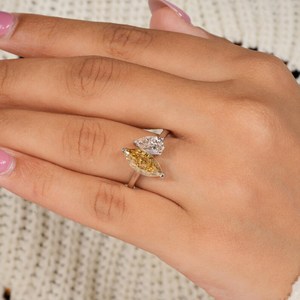 Anillo Toi Et Moi de Plata de Ley 925 Original con Moissanita Amarilla de Corte Marquesa y Pera, Joyería para Bodas y Fiestas - Product Image 2
