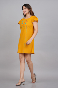 Robe trapèze en coton flammé pour femme, couleur moutarde, manches volantées, col rond, décontractée, été, vintage, moderne, naturelle - Product Image 4