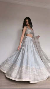Lehenga de mariée en satin japonais gris avec broderie de sequins, Lehenga brodée de sequins et Choli en tulle papillon avec dupatta - Product Image 2