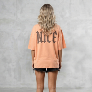 Camiseta holgada de manga corta para mujer, 100% algodón premium, de corte extragrande y hombros caídos, estilo streetwear con estampado gráfico. - Product Image 2