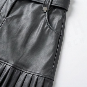 Jupe courte en cuir PU pour femme, taille haute, avec ceinture, ourlet plissé, couleur unie, style toutes saisons - Product Image 5