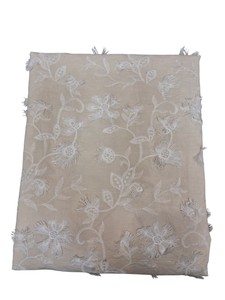 Tissu en coton blanc pur en gros avec applique florale 3D à franges-pétales et broderie botanique traînante pour vêtements de créateurs - Product Image 4