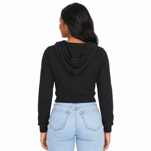Sweat à capuche court noir pour femme avec broderie lettre A jaune sur le devant, manches longues, en coton tricoté, idéal pour l'automne - Product Image 2