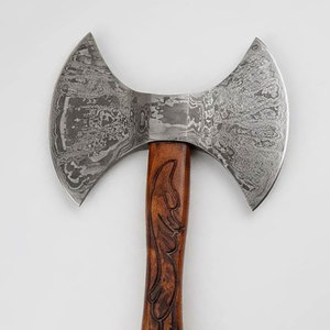 Hache à double tête en acier de Damas, outil artisanal de luxe conçu avec une conception équilibrée pour une utilisation en extérieur et pour les collectionneurs - Product Image 3
