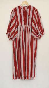 เดรสสั้นทรงเอไลน์ลายดอกพิมพ์บล็อกแบบอาร์ติซาน เอวธรรมชาติ ผ้าฝ้ายแท้ 100% น้ำหนักเบา ซักได้ ระบายอากาศดี เหมาะสำหรับใส่ทุกวัน - Product Image 4