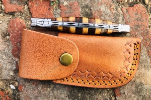 Navaja Plegable Artesanal de Acero de Damasco con Mango de Palisandro - OEM Disponible - Regalo para Padrinos de Boda y Aniversario - Product Image 6