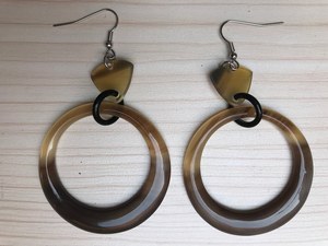 Aretes Circulares de Cuerno de Búfalo TIMELESS CRAFT, Pulidos, Duraderos, Artesanía Natural, Diseño Moderno, Tacto Real, Hechos a Mano, Joyería para Mujer - Product Image 4