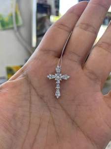 Colgante de Cruz de Diamantes de Lujo, Plata de Ley 925, Moissanita de Corte Baguette y Redondo, Amuleto Religioso, Colgante Cristiano - Product Image 5