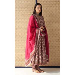 Magnifique ensemble haut-bas et dupatta en mousseline de soie à imprimé numérique, taille XL, manches longues - Product Image 3