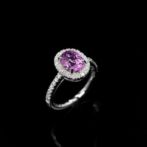 Bague de fiançailles et de mariage ovale en zircon rose tendance avec halo de diamants sertis pavé, en argent 925, pierre précieuse de luxe pour femme - Product Image 1