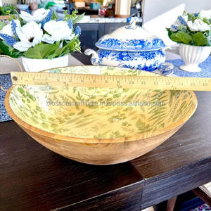 Bol de service en bois artisanal de qualité supérieure, texture lisse et polie, idéal pour une vaisselle élégante, le service des aliments, la cuisine et la maison - Product Image 3