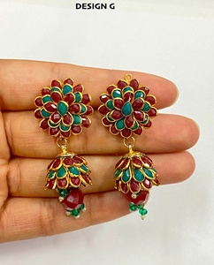 Pendientes Jhumka Pachchikari Hechos a Mano con Rubí, Esmeralda y Coral Natural, Chapados en Oro de 22K, Joyería India Tradicional para Novias y Fiestas - Product Image 4