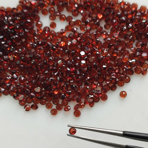 โกเมนสีแดงธรรมชาติ 2.25 มม. ทรงกลมเจียระไนแบบบริลเลียนท์ คุณภาพดีที่สุด พลอยเม็ดเดี่ยวสำหรับทำเครื่องประดับ - Product Image 1