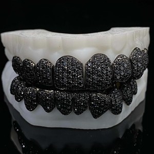 Grillz personnalisés en argent 925 avec moissanite VVS taille brillant rond, bijoux dentaires Hip Hop unisexe - Product Image 1