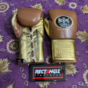 Gants de MMA en cuir véritable personnalisés « No Boxing No Life » pour l'entraînement et le sparring, antidérapants, respirants, protection UV, à lacets, doigts entièrement couverts - Product Image 1