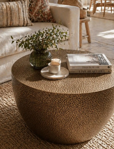 Table basse moderne en aluminium doré pour salon et jardin, avec design martelé sur les côtés - Product Image 2