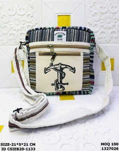 Bolso Bandolera de Algodón Hecho a Mano con Parche de Lona Estampado, Bolso Boho Ecológico de Craftstages International - Product Image 2
